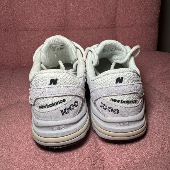 New Balance 1000 Cream and Gray Sneakers - Picture 4 of 8